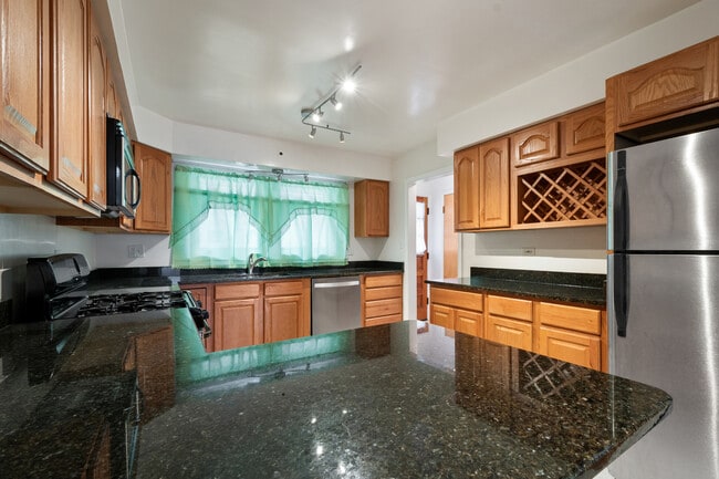 Building Photo - 5840 N Kimball Ave