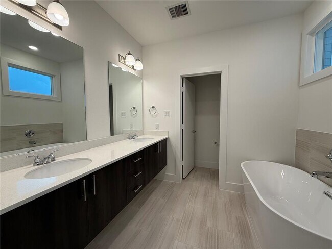 Building Photo - 9644 Habitat St