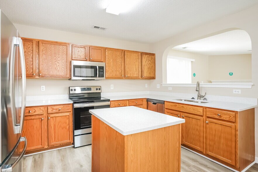 Building Photo - 70 Brookhaven Dr