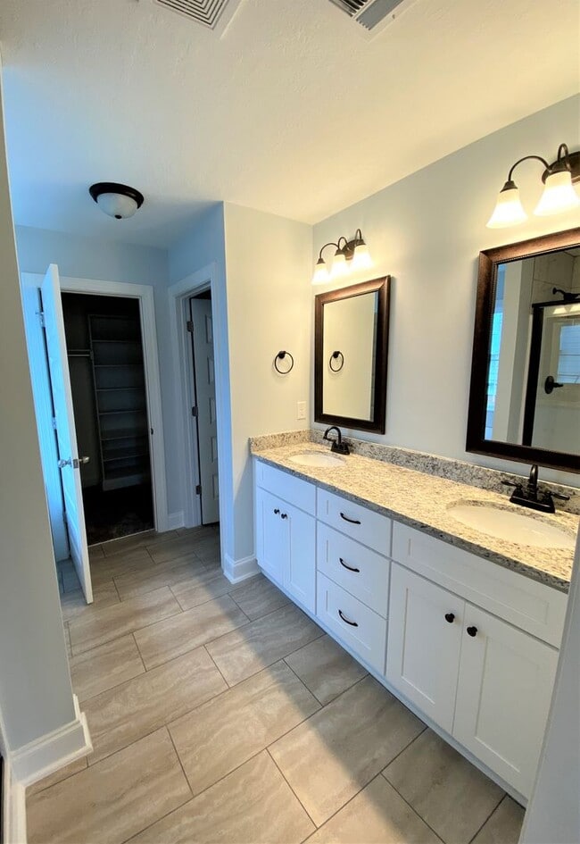 Building Photo - 2318 Bundoran Dr