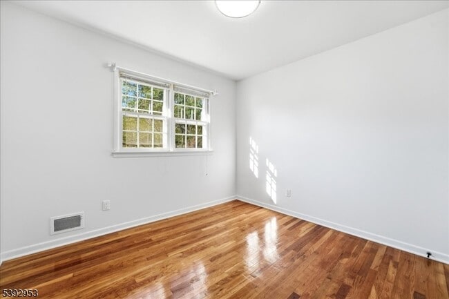 Building Photo - 35 Brooktree Rd
