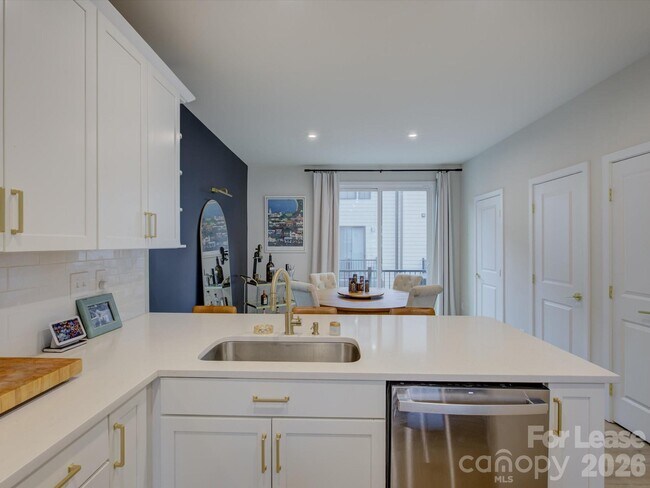 Building Photo - 6112 Station Crossing Ave