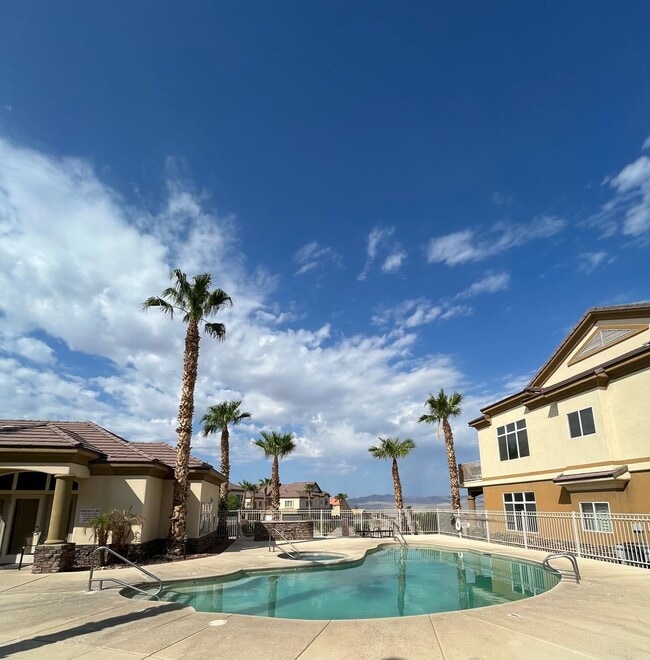 Building Photo - WINTER VACATION RENTAL - 3 Bedroom/3 Bath Condo