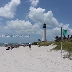 Building Photo - 1121 Crandon Blvd