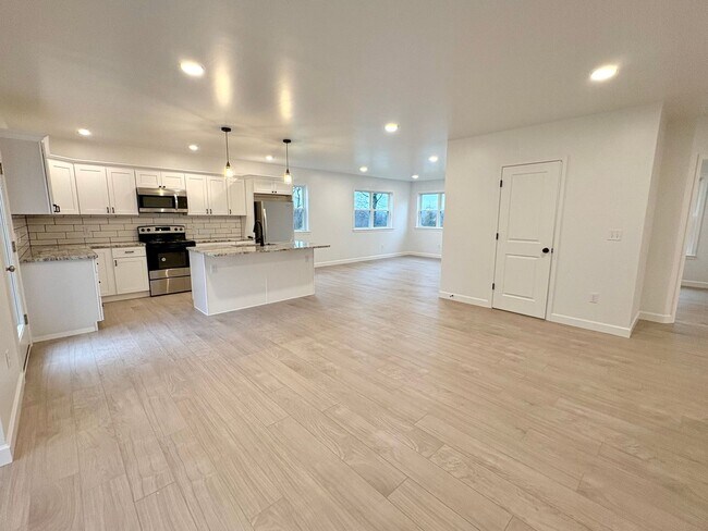 Building Photo - Newly Built 3 Bedroom 1.5 Bathroom Available in Spring Grove!