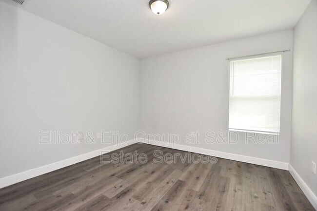 Building Photo - 525 Albatross Dr