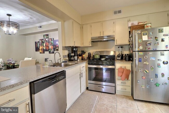 Building Photo - 1807A Sedgefield Dr