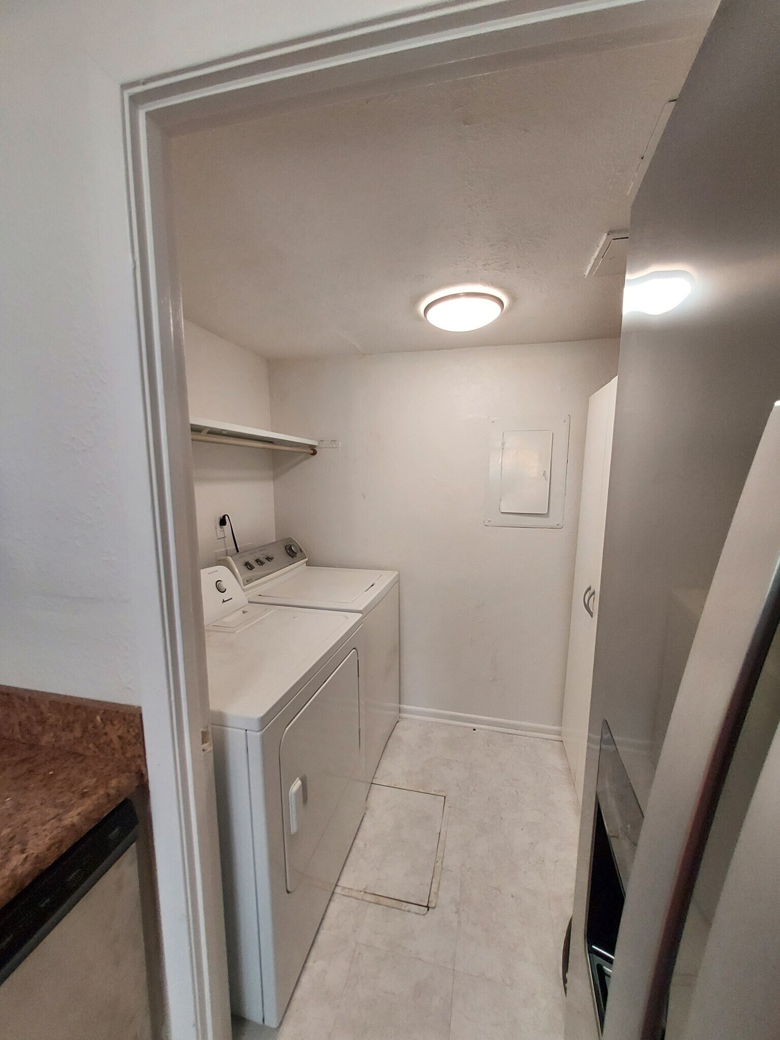 Building Photo - 810 Bellevue Rd