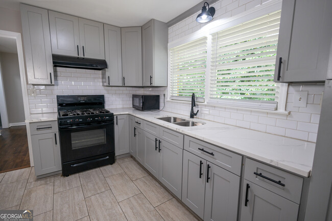 Building Photo - 2689 Collier Dr NW