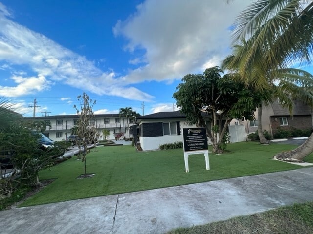 Building Photo - Hollywood Homesites