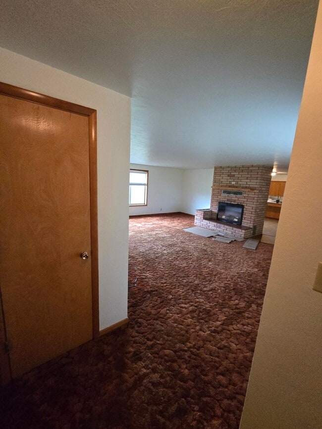 Building Photo - Pet Friendly 3 Bed / 2Bath Home with 2 Garages, Open Air Covered Storage, Large Open Yard, and more!