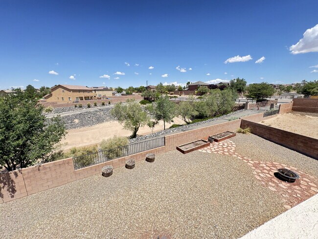 Building Photo - Stunning Cabezon Area Home!