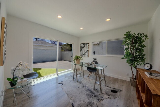 Building Photo - 3914 Somerset Dr