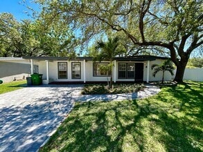 Building Photo - 4106 W San Rafael St