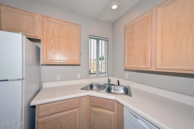 Building Photo - 7101 W Beardsley Rd