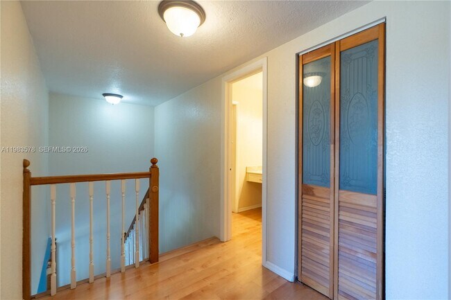 Building Photo - 430 Commodore Dr