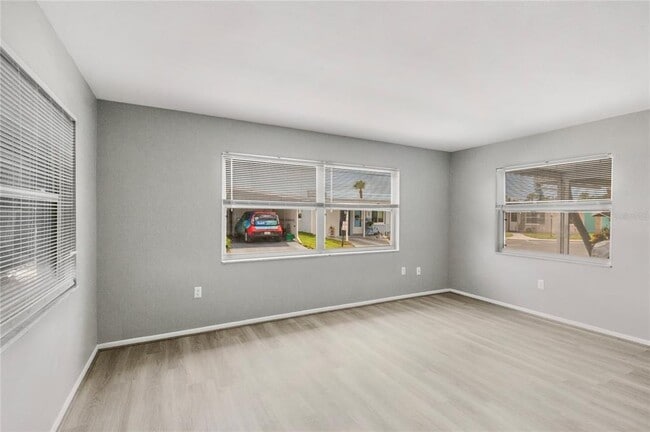 Building Photo - 250 Rosery Rd NW