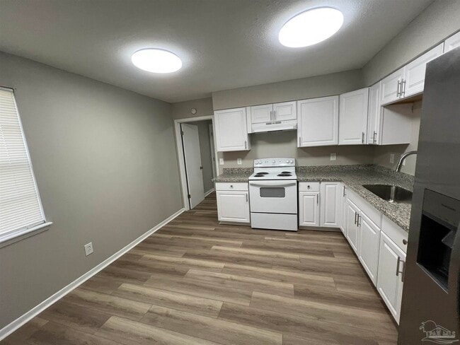 Building Photo - 821 Calhoun Ave