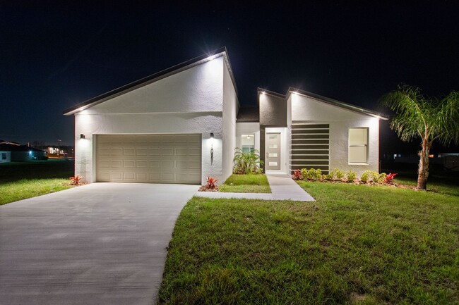 Building Photo - 1057 Sabine Pl