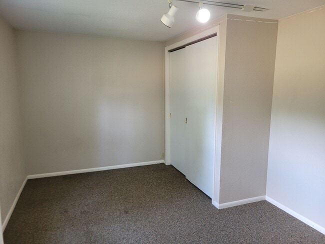 Building Photo - Great 3 bedroom, 2 bath home