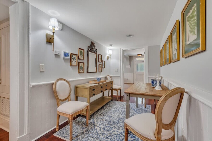 Building Photo - 9 W Gordon St