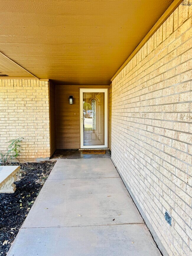 Building Photo - 5303 Greentree Ave