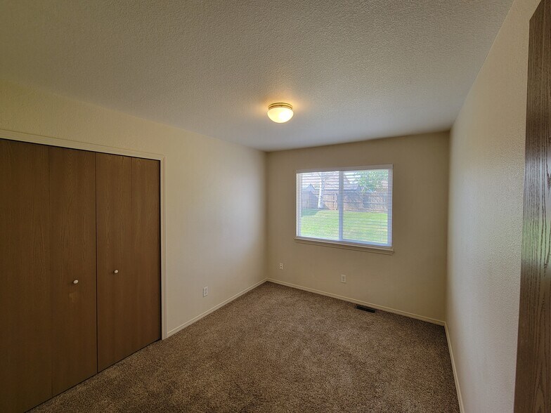 Building Photo - 2703 Marina St