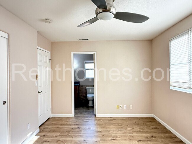 Building Photo - 10886 Caminito Colorado