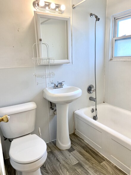 Building Photo - 32616 Montcalm St