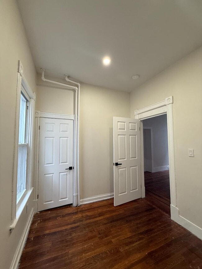 Building Photo - 161 6th Ave