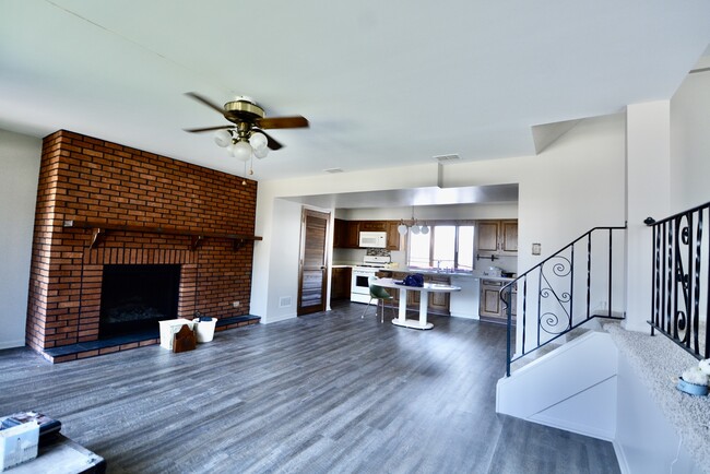 Building Photo - 819 N 17th Ave