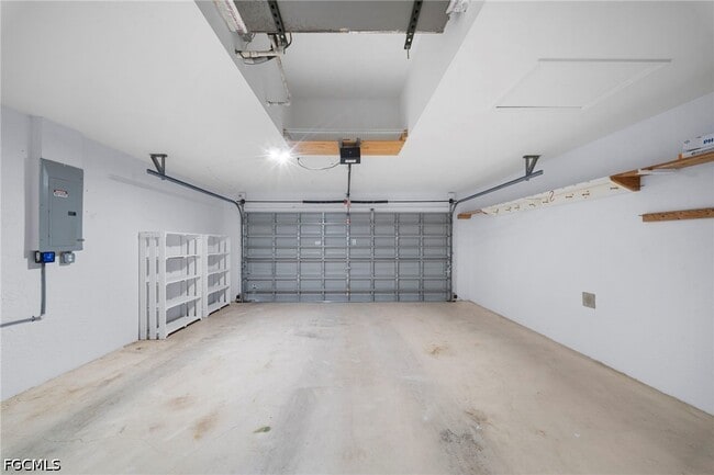 Building Photo - 15624 Sunny Crest Ln