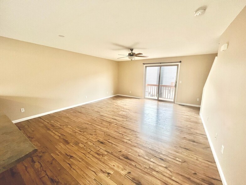 Large living room - 12 Sunridge Dr