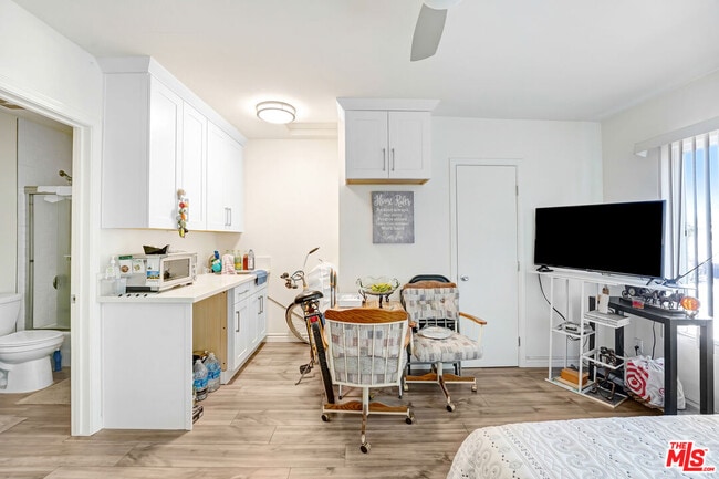 Building Photo - 1740 Hauser Blvd