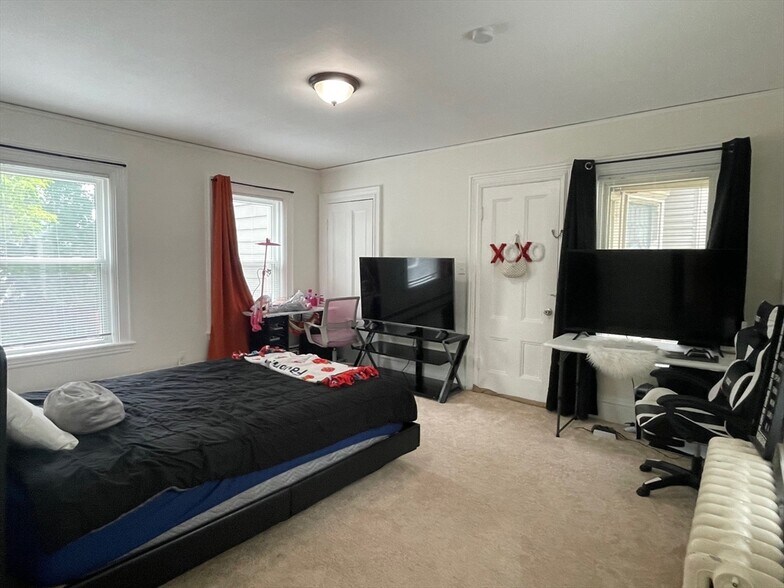 Building Photo - 52 Buffum St