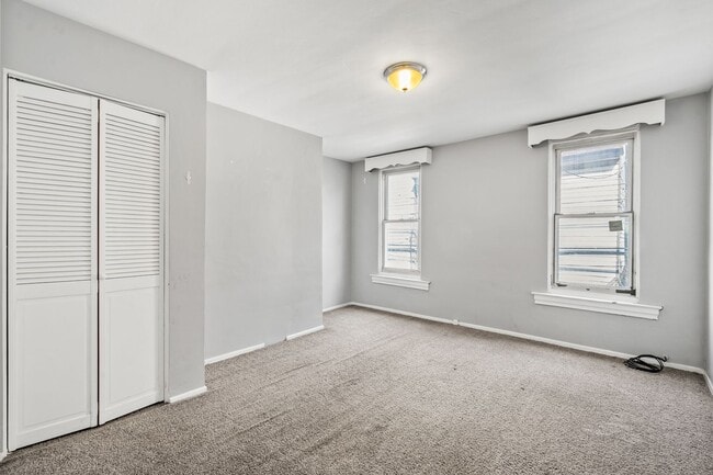 Building Photo - Three Bedroom + Den in the Heart of Bloomfield - Available October 10th!