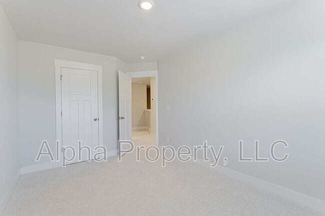 Building Photo - 302 Marston Ln