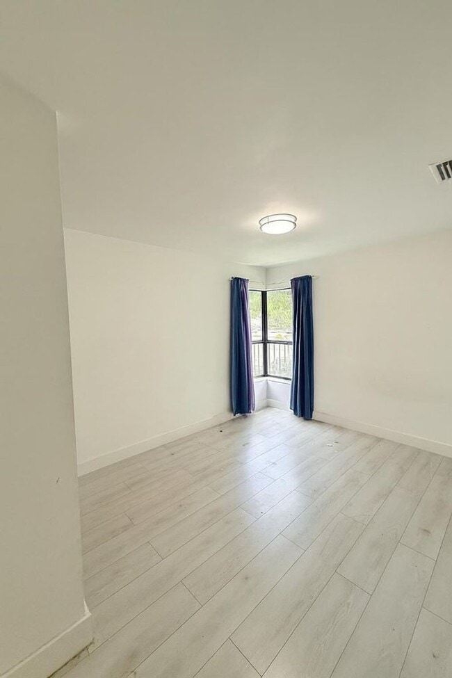 Building Photo - 2540 Carambola Cir N