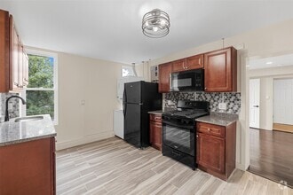Building Photo - 135 3rd St