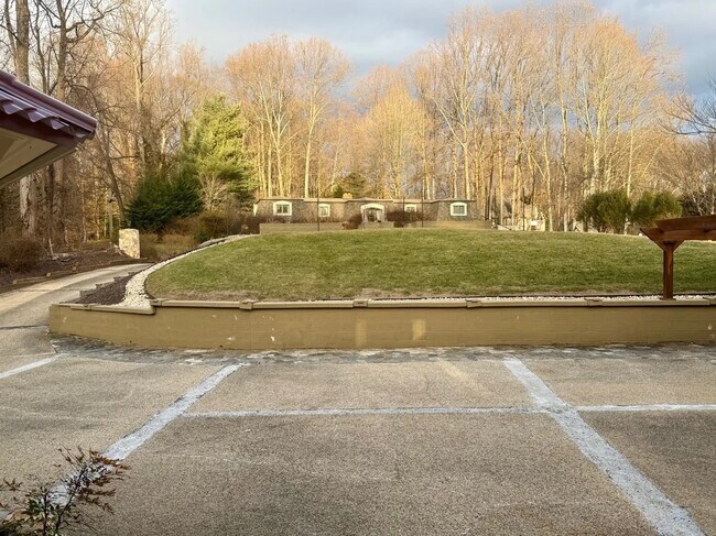 Building Photo - 1125 Duchess Dr