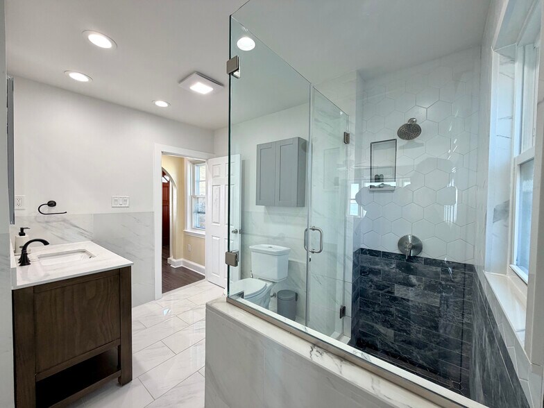 Building Photo - 36 Annavoy St