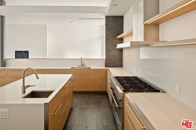Building Photo - 3646 Inglewood Blvd