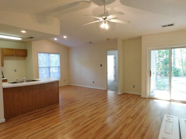 Building Photo - 210 Tobiano Dr