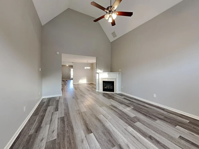 Building Photo - 18814 Mesa Oaks Dr