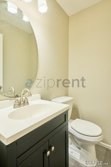 Building Photo - 43 SW 206th Ave