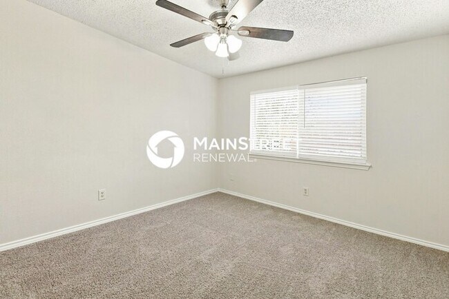 Building Photo - 3 Bedroom Pet-Friendly Home in DENTON, TX with Main Street Renewal