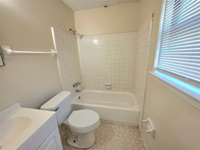 Building Photo - 408 Briarbrook Dr