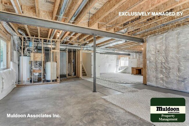 Building Photo - 8385 Woodcrest Dr