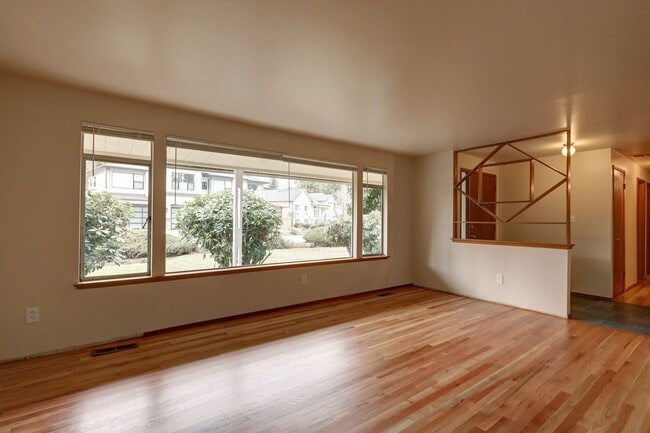 Building Photo - Charming Rambler Available in Perfect Newcastle Location - Move-in Ready!