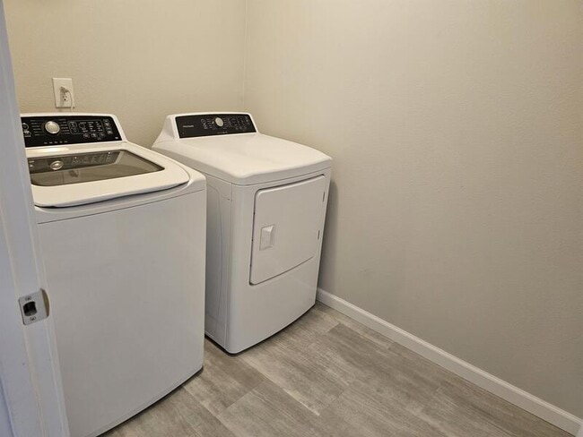 Building Photo - 5724 NE 58th Way